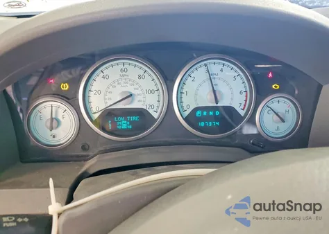 2010 Chrysler Town & Country Touring z USA, uszkodzony, nr VIN 2A4RR5DX6AR193046